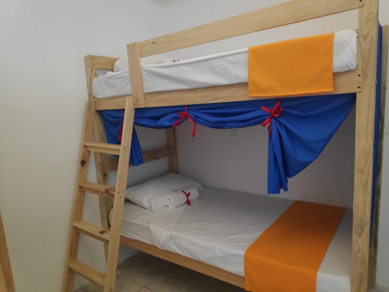 Morenita Linda Hostel Cancun Exterior photo